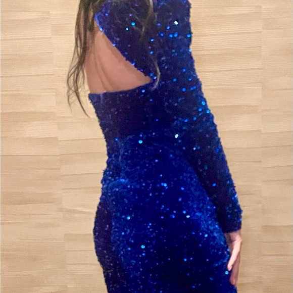 BLUE EVENING GOWN! (Only wore once) - Picture 2 of 2